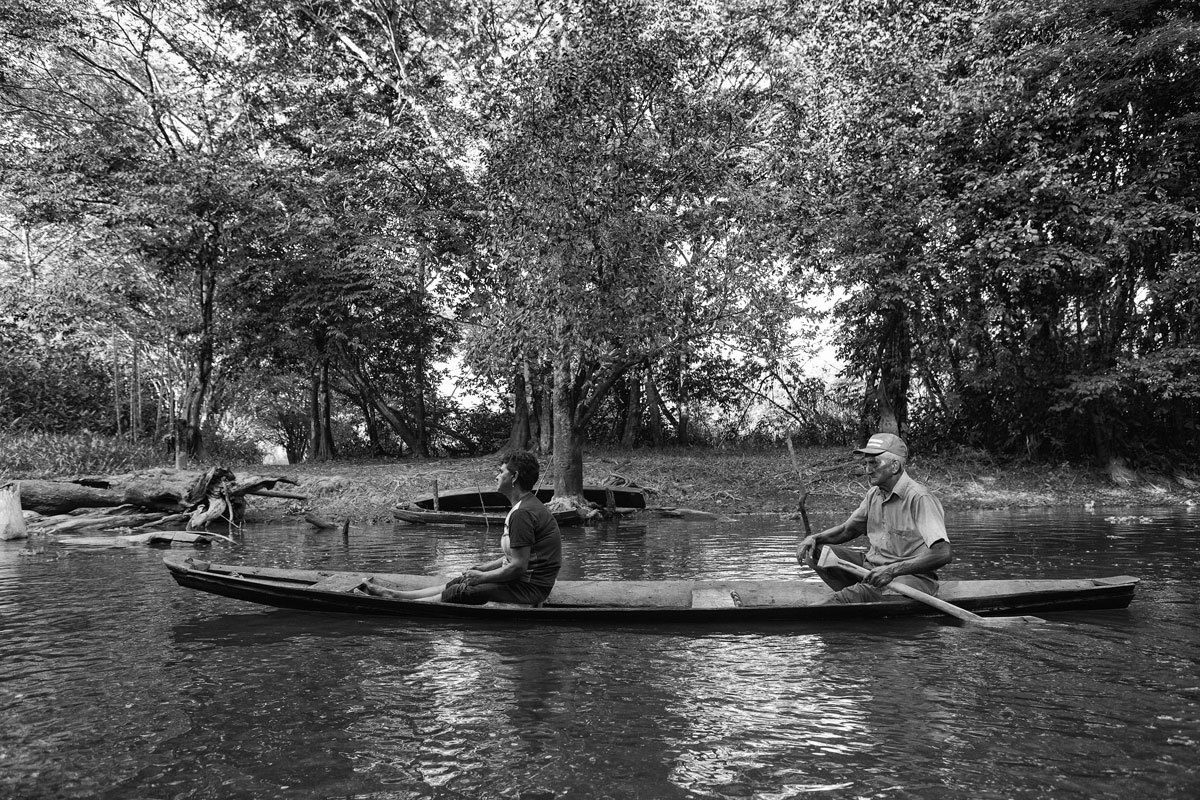 Devotos no Círio Fluvial de Caraparú-PA Fotografia de Romero Cruz