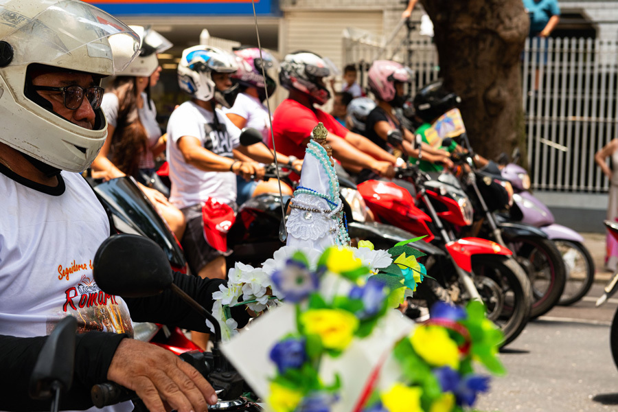 O fotógrafo Romero Cruz fotografou as festividades do Círio de Nazaré em Belém do Pará no ano de 2019. Na foto a moto romaria onde milhares de motociclistas expressão sua devoção por Nossa Senhora de Nazaré