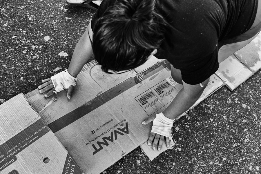 Devotos de Nossa Senhora de Nazaré pagam promessas durante o Círio de Nazaré em Belém do Pará. Momento fotografado pelo fotógrafo profissional Romero Cruz