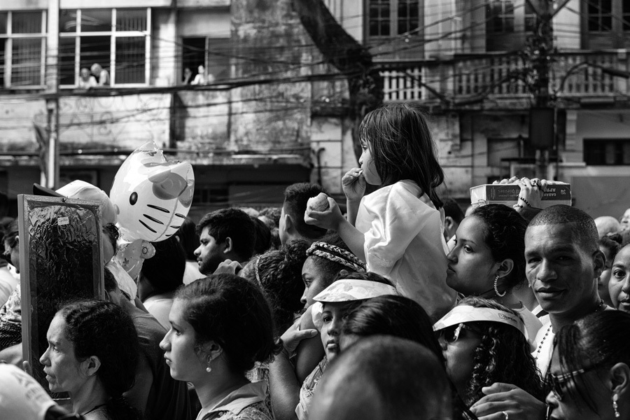 Crianças vestidas de anjos são levadas a participar do Círio de Nazaré em momento de fé e devoção. Na fotografia do fotógrafo Romero Cruz