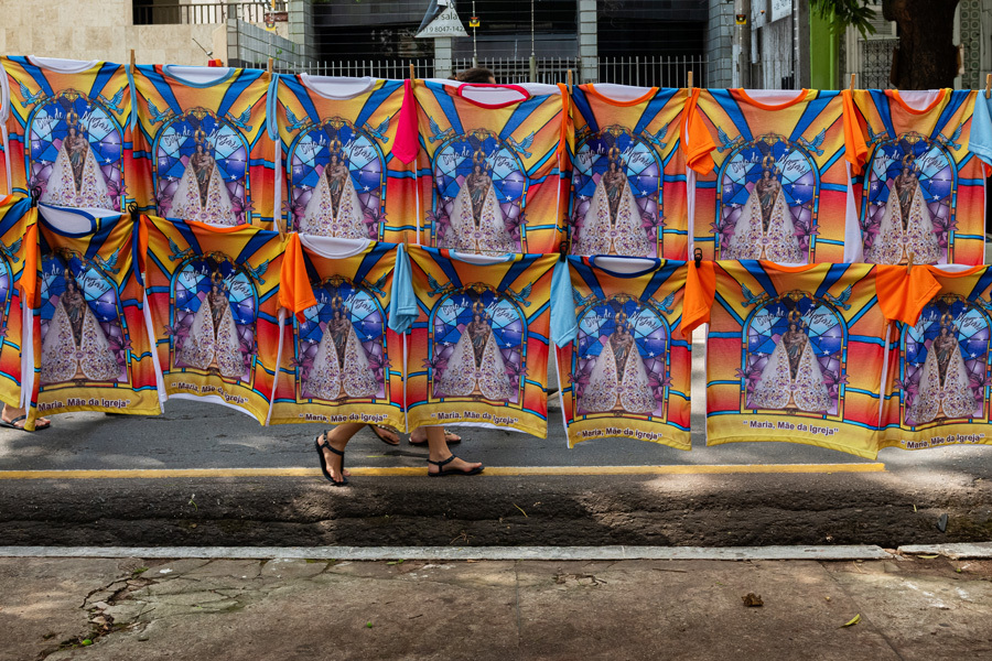 O Círio de Nazaré movimenta a economia informal em Belém do Pará. Foto de Romero Cruz