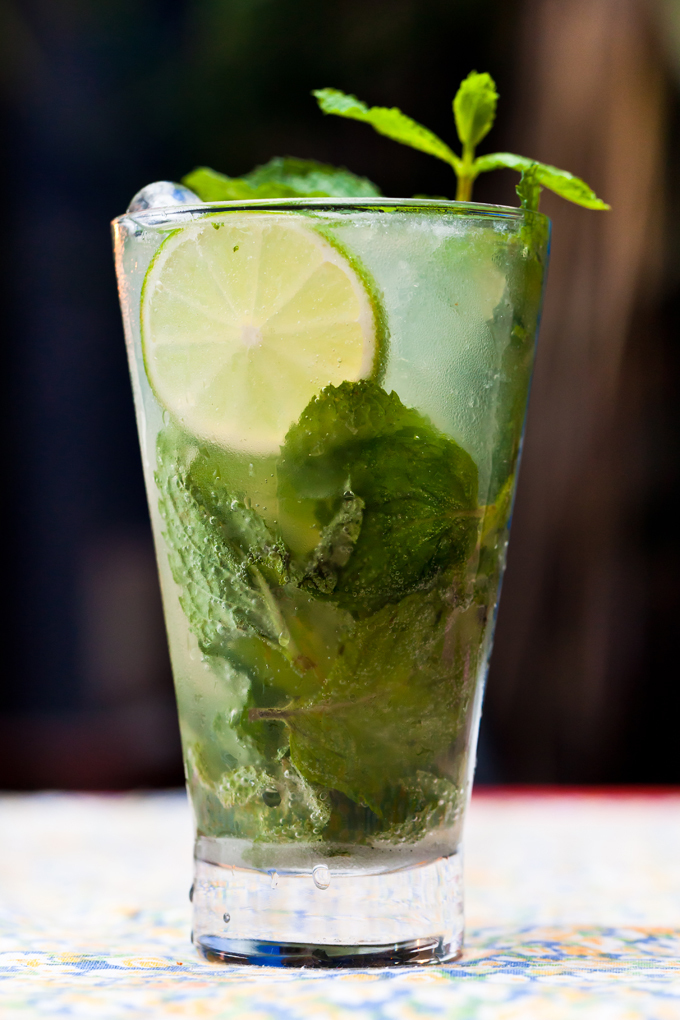 A boa e clássica caipirinha na fotografia de Romero Cruz fotógrafo de gastronomia