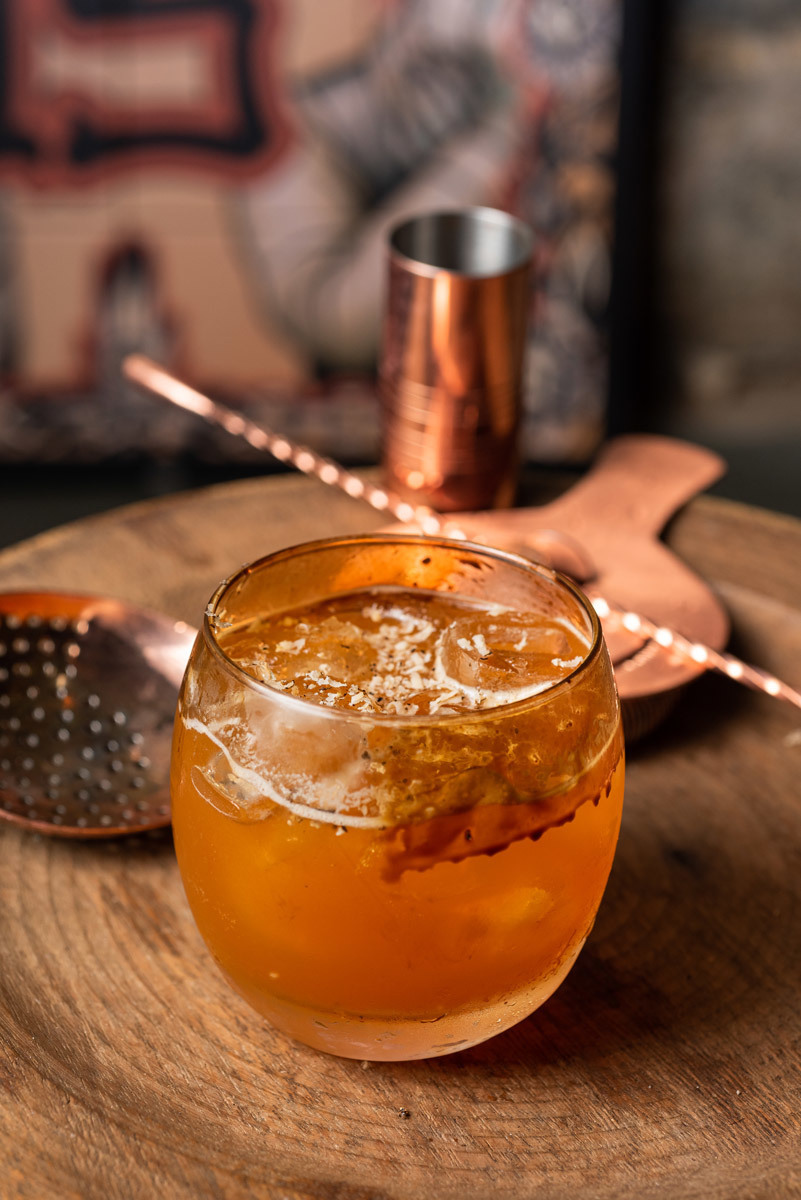 Foto do drinque coquetel Saffron city na fotografia de Romero Cruz