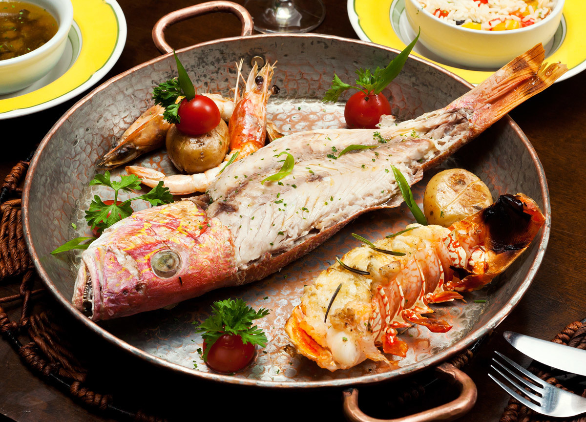 Romero Cruz fotógrafo especializado em fotografia gastronômica fotografou esse prato de misto de frutos do mar