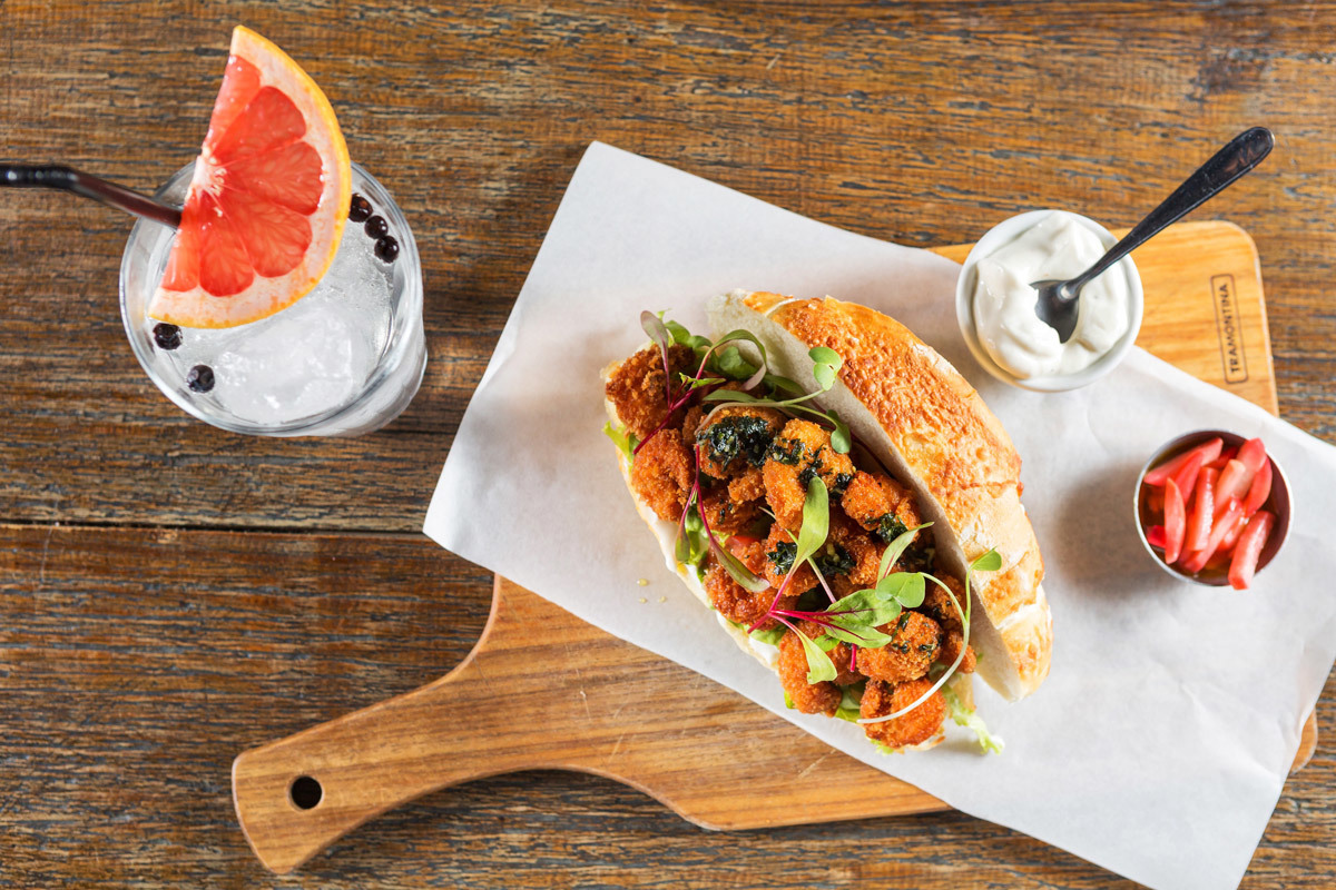 Sanduíche de camarão fotografado por Romero Cruz fotógrafo de gastronomia e culinaria 
