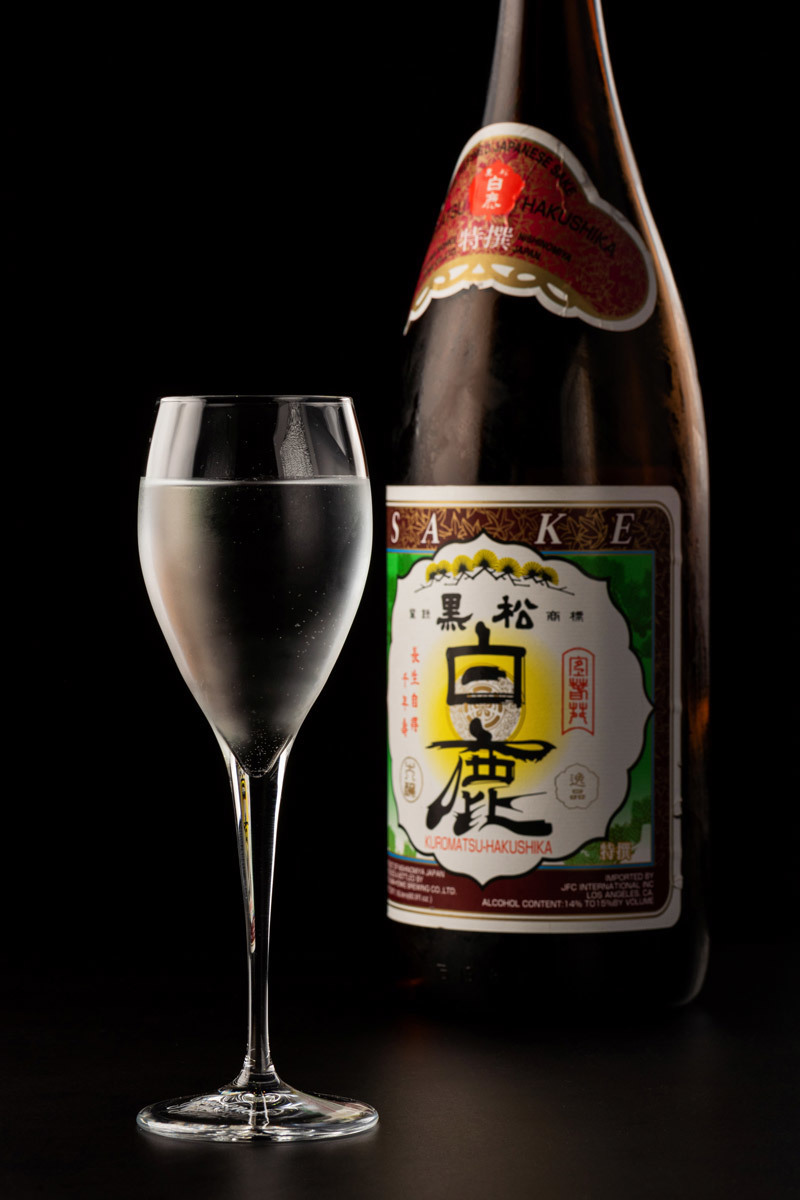 Fotógrafo de gastronomia Romero Cruz fotografou essa taça de saquê Hakushika Tokusen Junmai