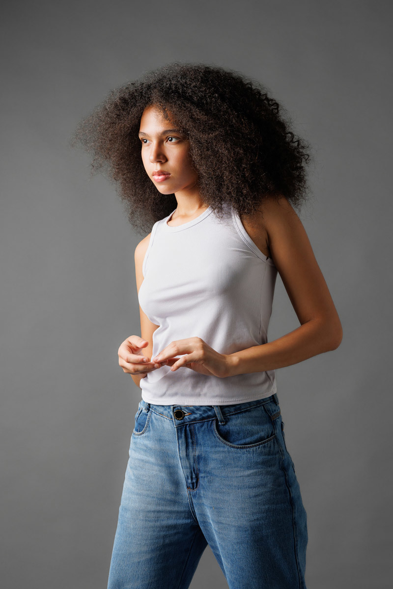 Modelo Lynda Pietra teve seu book fotográfico feito por Romero Cruz