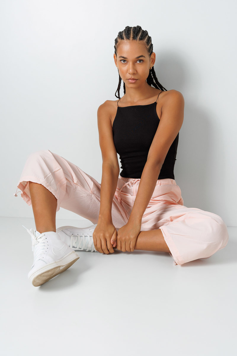 Romero Cruz, fotógrafo estabelecido em São Paulo fotografou em seu estúdio a modelo Solange Nascimento