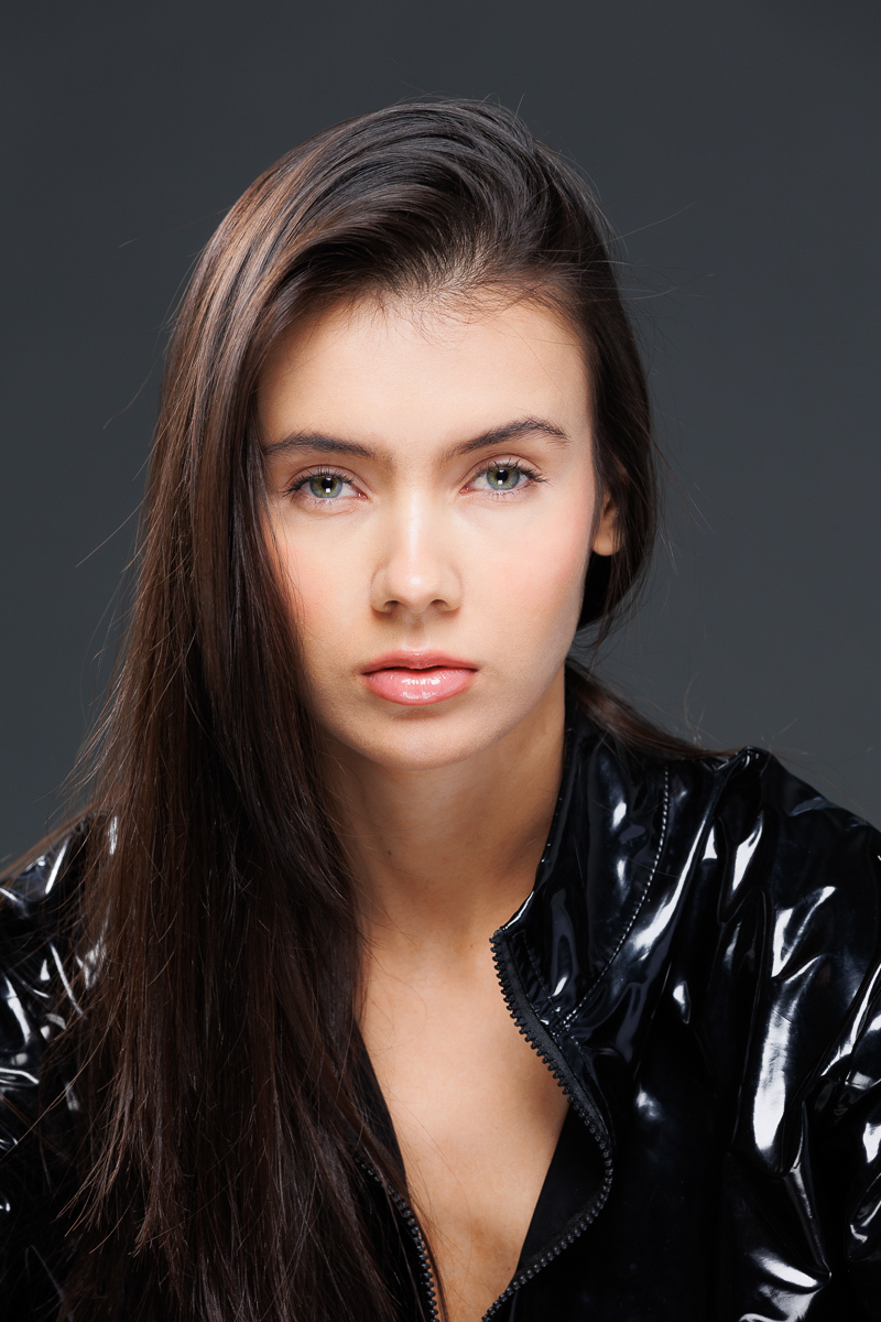 A beleza da modelo Camilla Gomide fotografada pelo fotógrafo profissional Romero Cruz