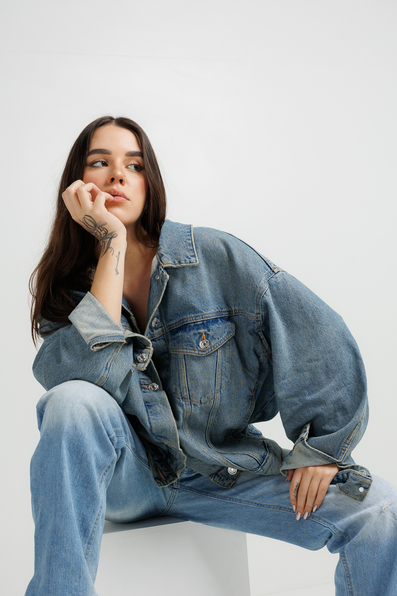 Ensaio fotográfico da modelo Gabriela Bastian em estúdio feito pelo fotógrafo Romero Cruz