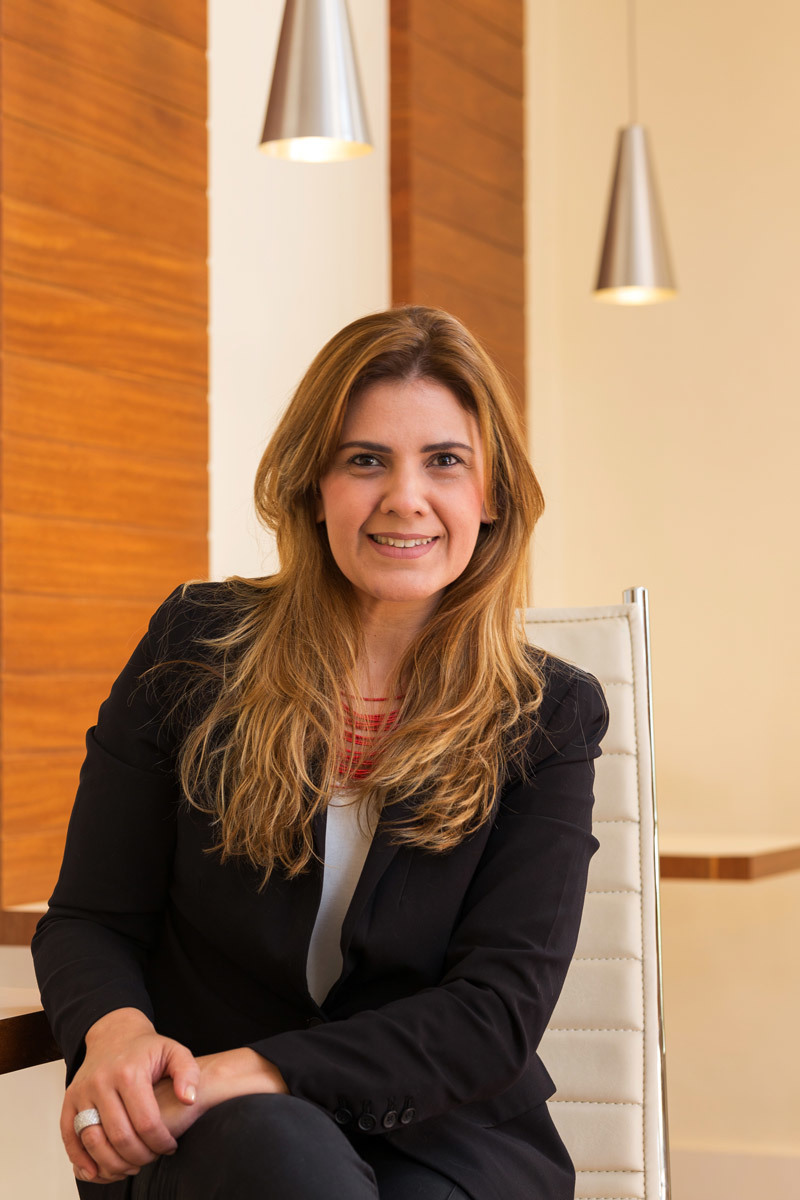 Isabel Ramos em retrato corporativo fotografada pelo fotógrafo Romero Cruz