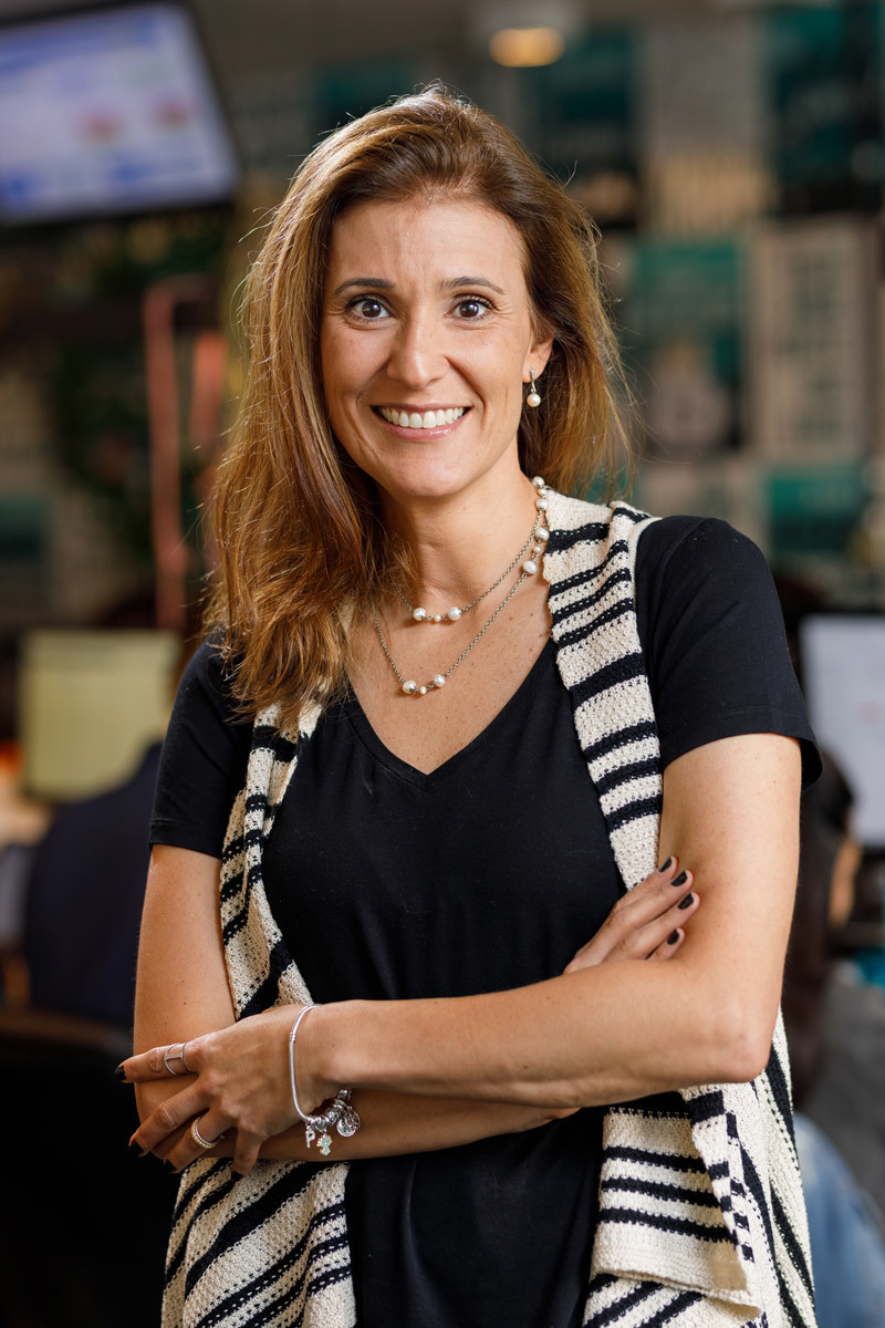 Romero Cruz fotógrafo profissional fotografando em empresas retratos corporativos e para redes sociais