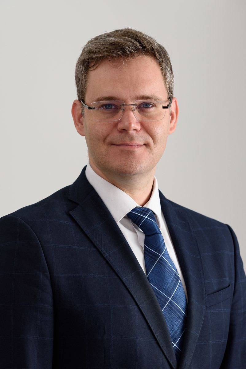 Advogado e consultor jurídico Vanderlei Garcia Júnior em retrato corporativo feito pelo fotógrafo profissional Romero Cruz