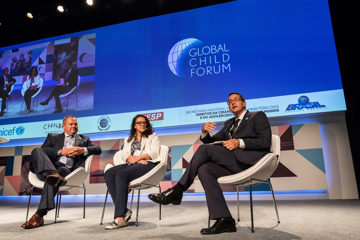 Debate em evento corporativo Global Child Forum na FIESP em São Paulo fotografado por Romero Cruz