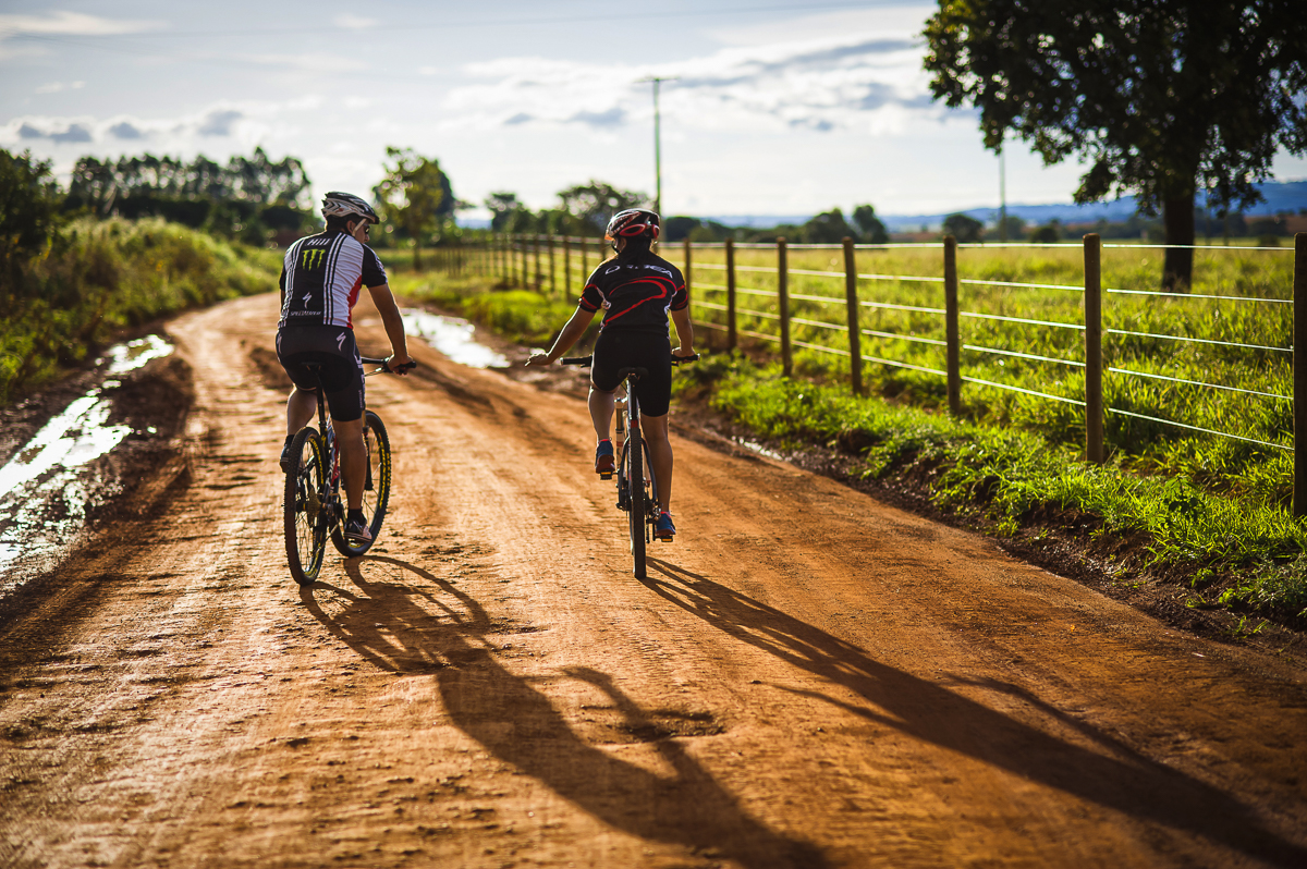 Estrada bacana com Herlei e Juliana , Wellington Guimarães fotografando