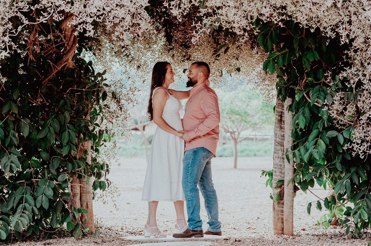 Ensaio namoro Flávia e Rafael , fotos de casal , noivas 2024 , noivas 2025 , Wellington Guimarães Fotógrafo