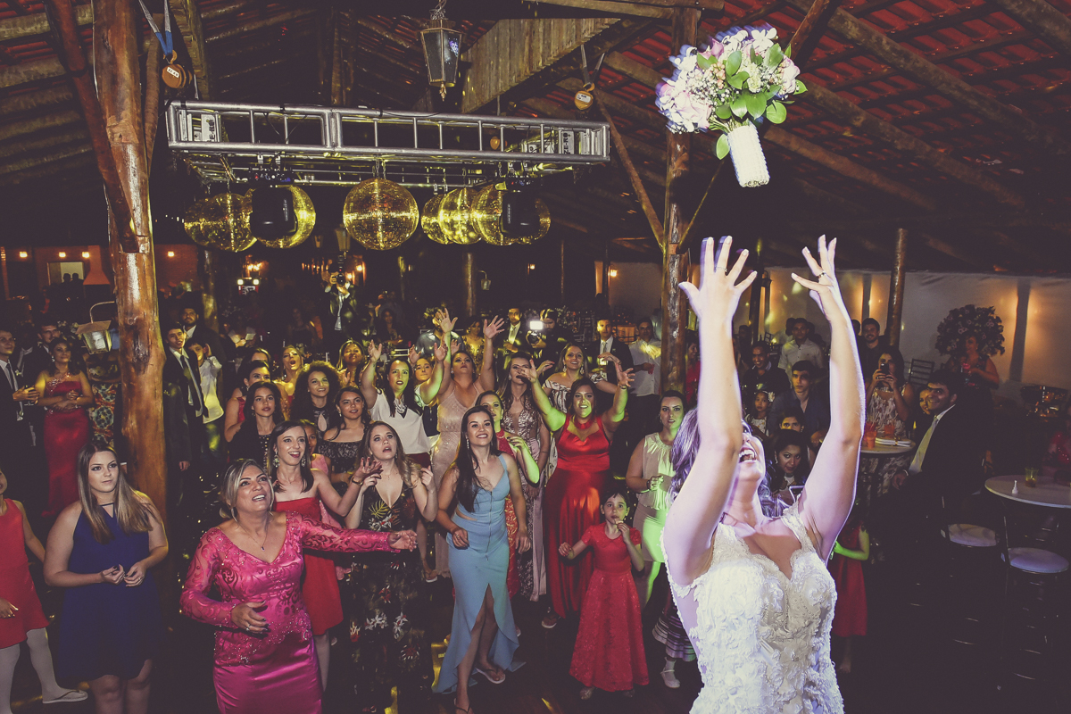Hora de Jogar o Buquê na festa