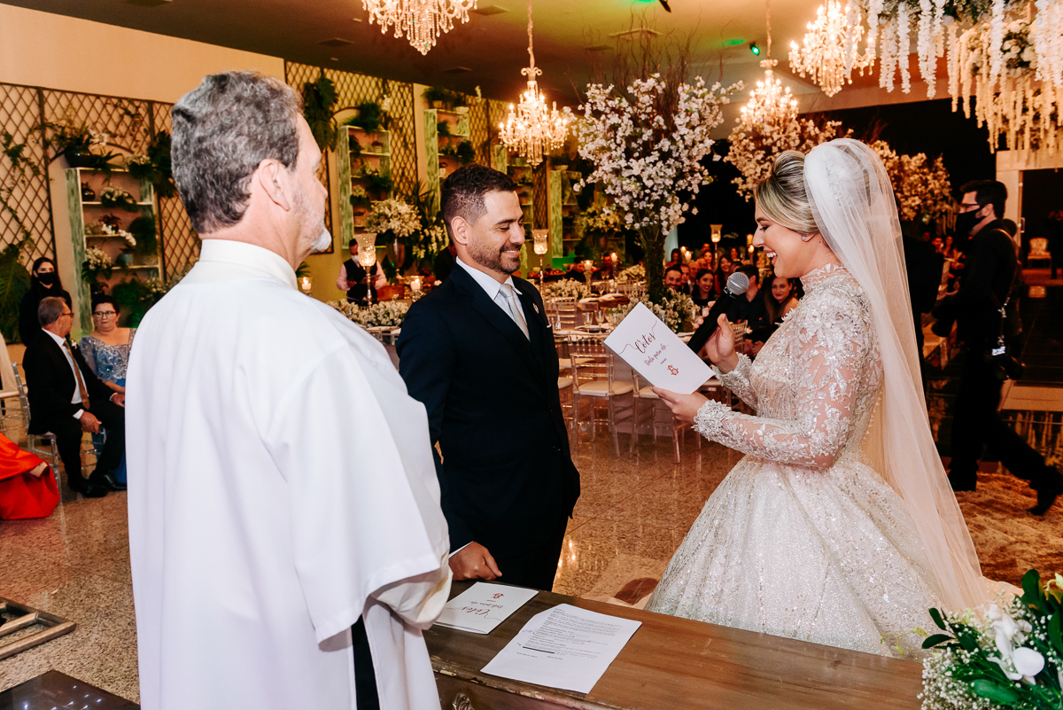 Casamento Ana e Vitor, vestido de noiva, noivas do brasil, noivas 2021, noivas 2022, casamentos pelo brasil, decoração de casamento, Wellington Guimarães Fotógrafo, Patos de Minas-MG