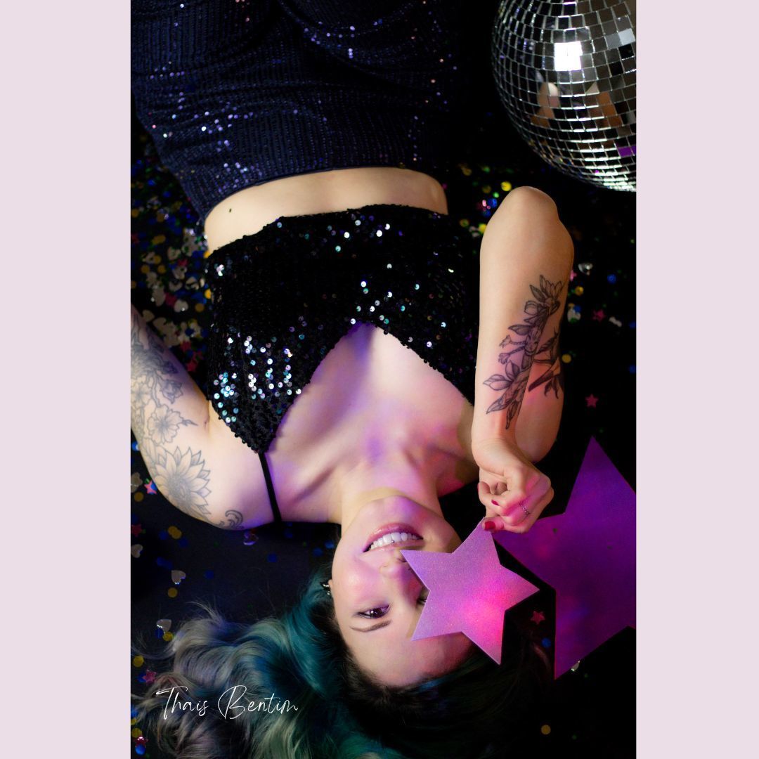 Ensaio Aniversário 
Discoteca, estrelas, paetê