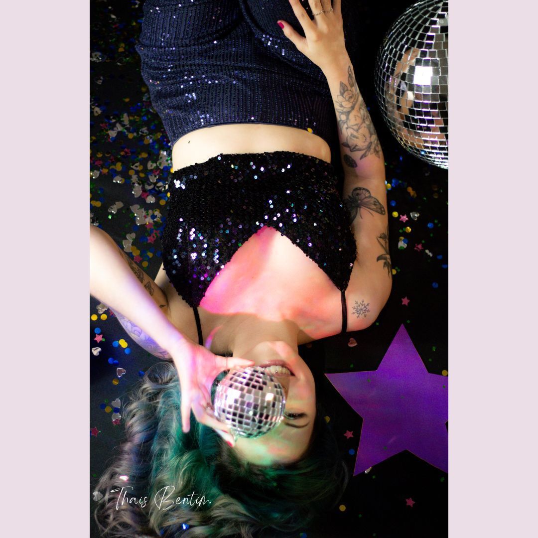 Ensaio Aniversário 
Discoteca, globo espelhado, paetê