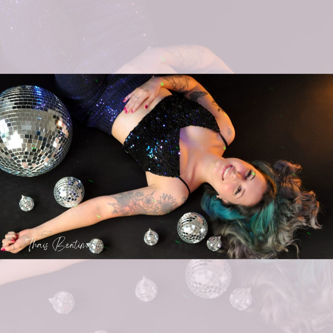 Ensaio Aniversário 
Discoteca, globo espelhado pequeno, médio e grande, paetê