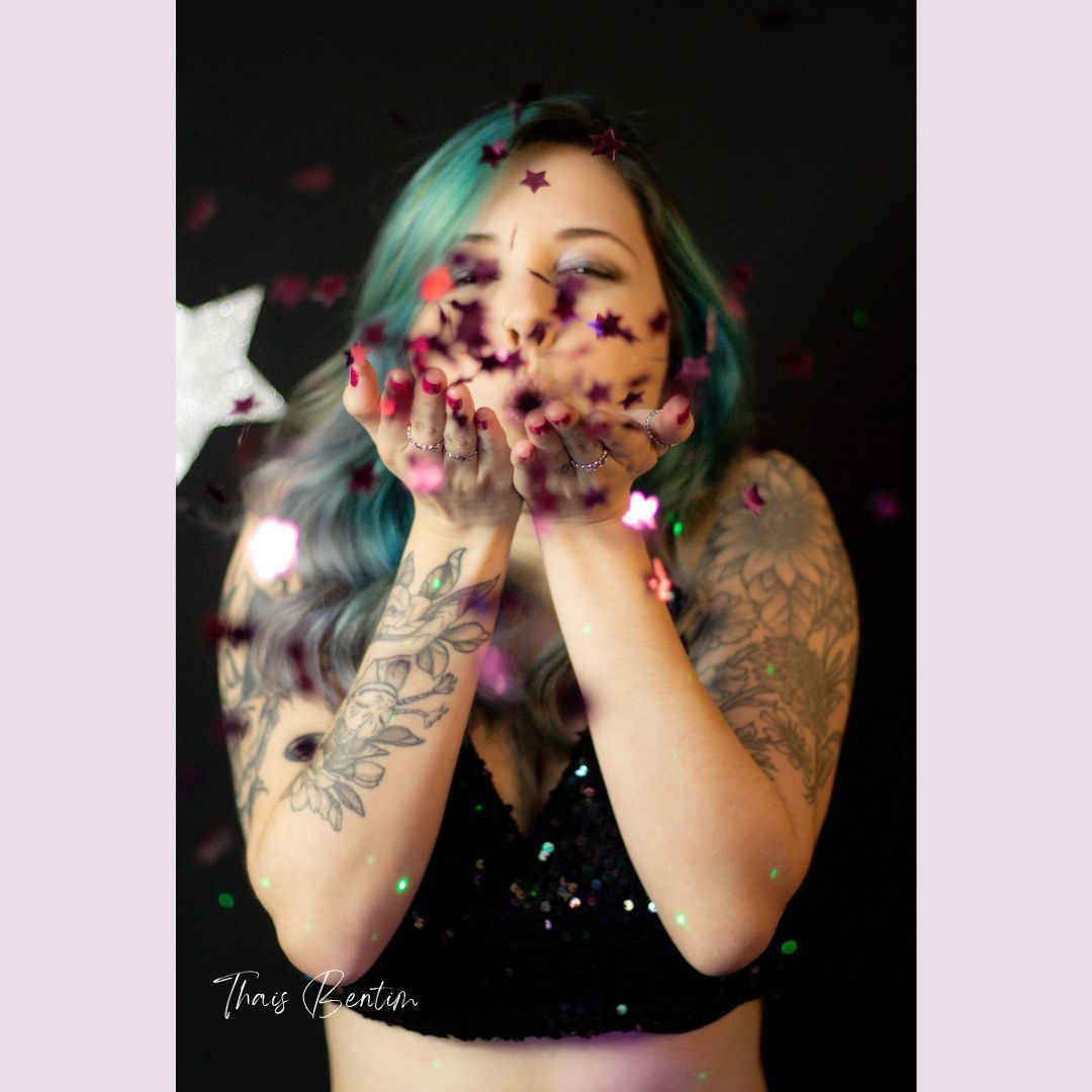 Ensaio Aniversário 
Discoteca, com confete, paetê