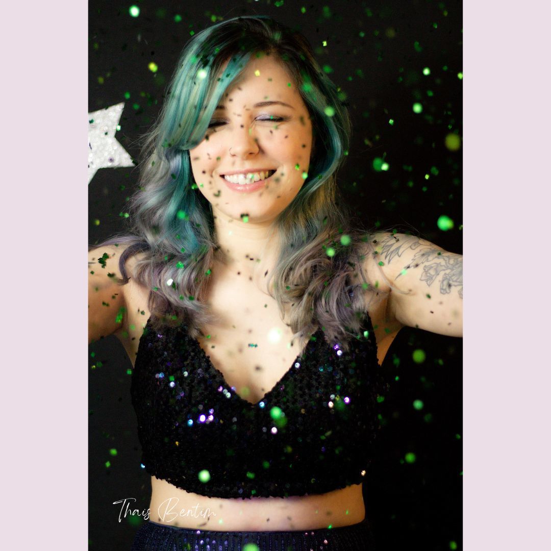 Ensaio Aniversário 
Discoteca, com confete, paetê