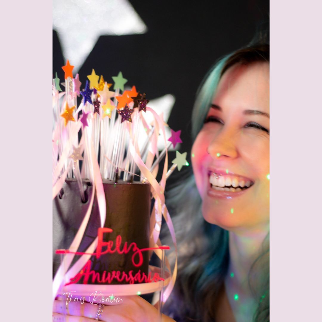 Ensaio Aniversário 
Discoteca, bolo com estrelas, paetê