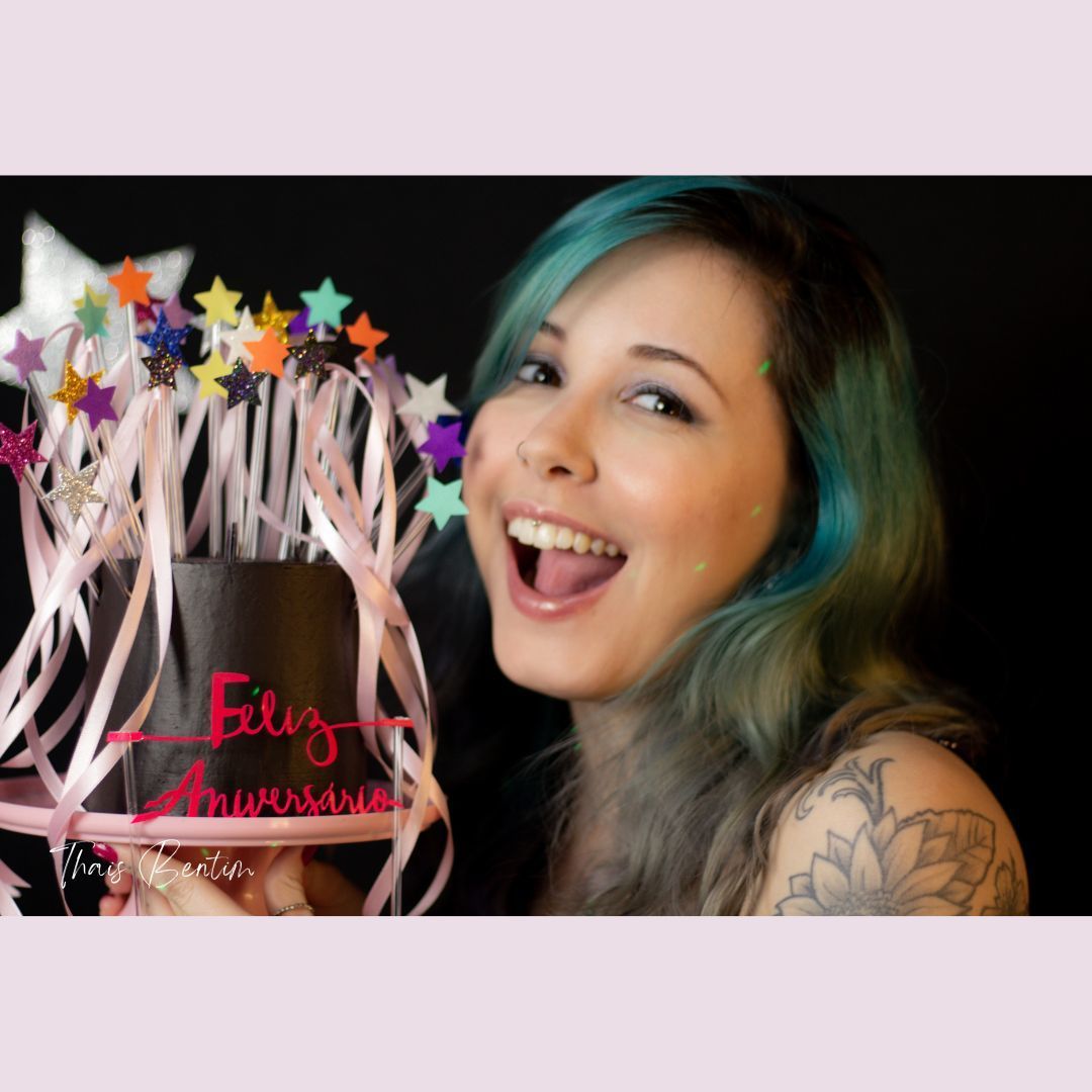 Ensaio Aniversário 
Discoteca, bolo com estrelas, paetê