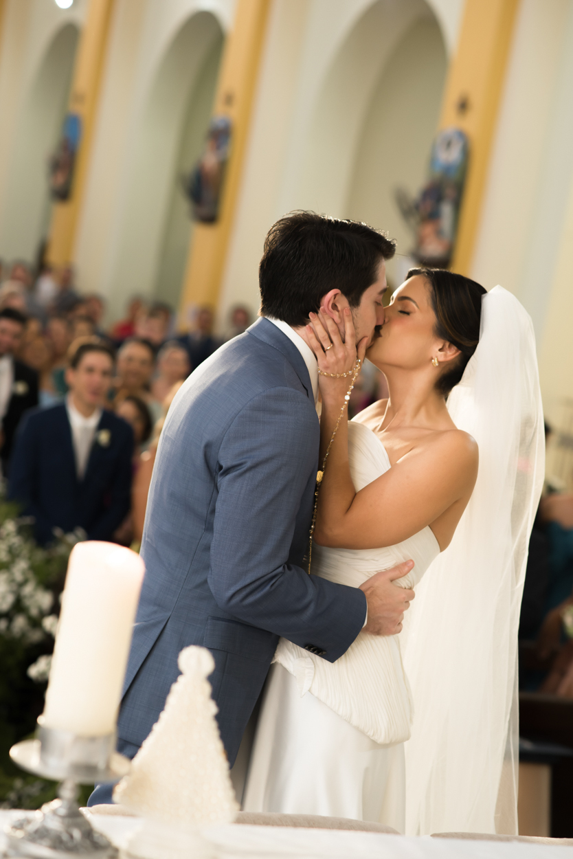Hora do beijo no casamento