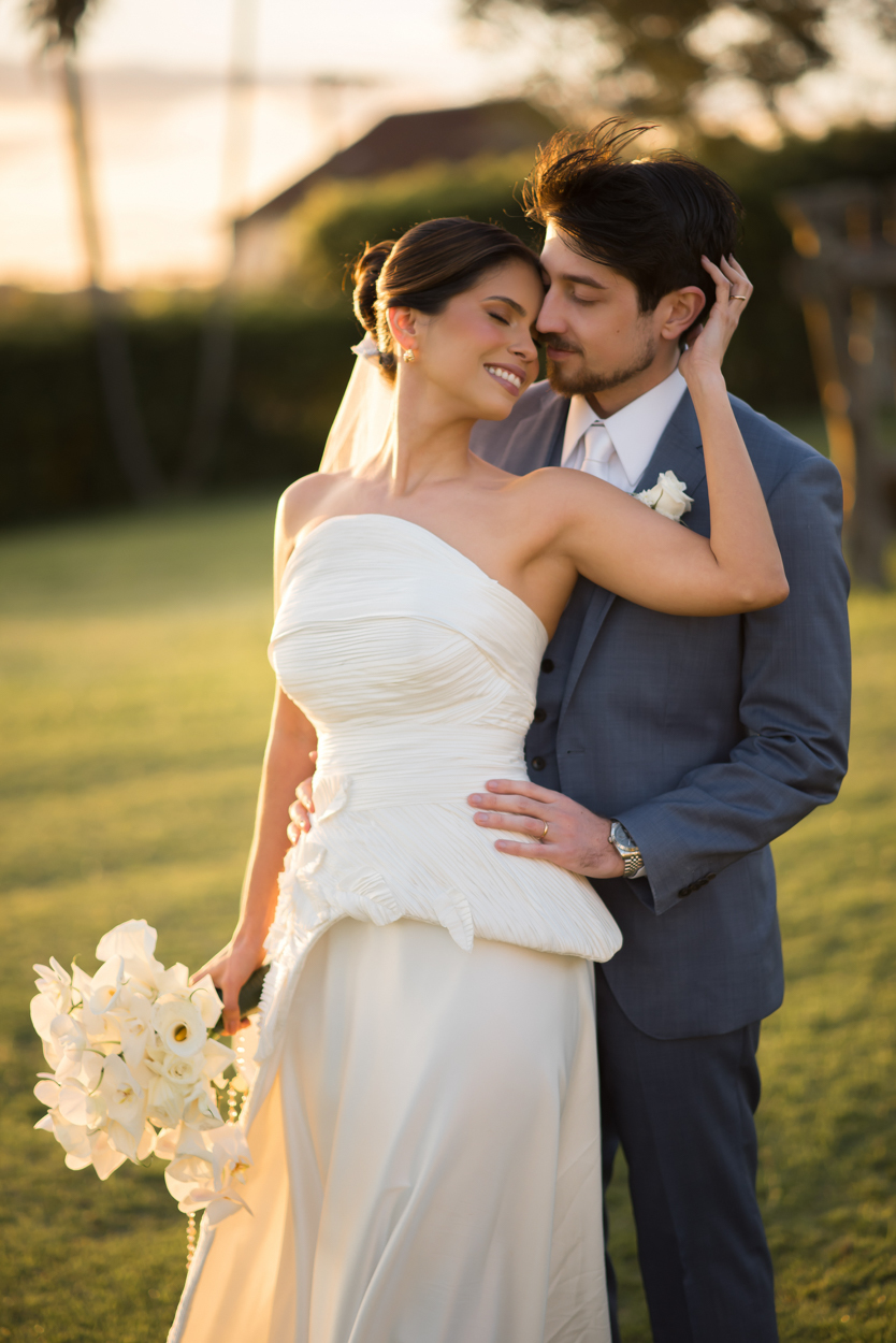 Fotos do casal em pós cerimônia ao pôr do sol