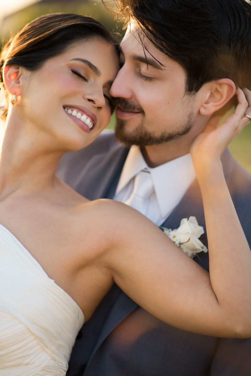Fotos do casal em pós cerimônia ao pôr do sol