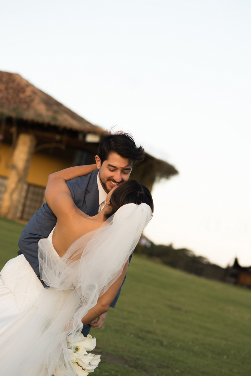 Fotos do casal em pós cerimônia ao pôr do sol