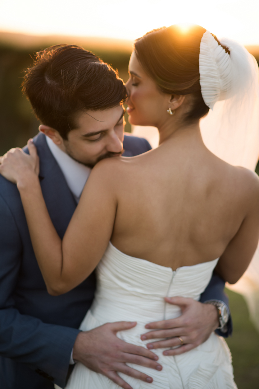 Fotos do casal em pós cerimônia ao pôr do sol