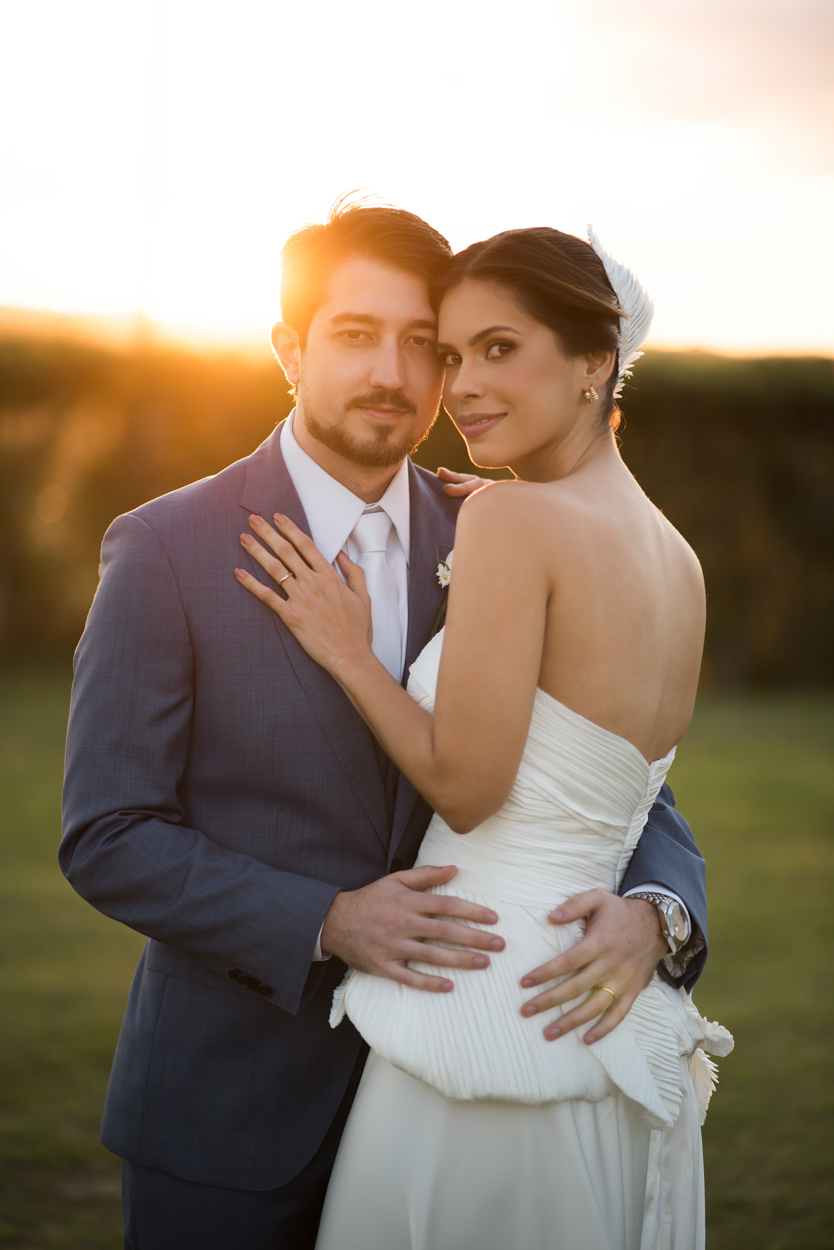 Fotos do casal em pós cerimônia ao pôr do sol