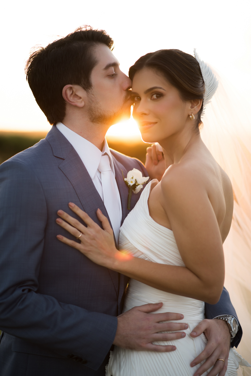 Fotos do casal em pós cerimônia ao pôr do sol