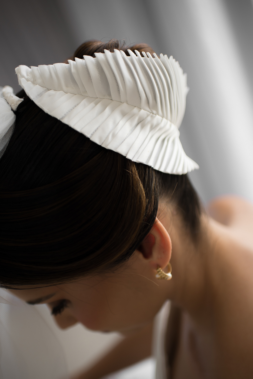 Detalhe do penteado elegante da noiva