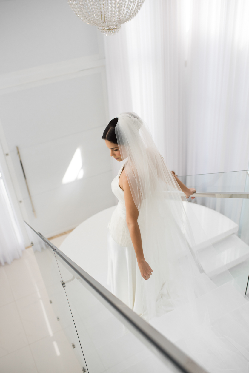 Retrato artístico da noiva em casamento de luxo