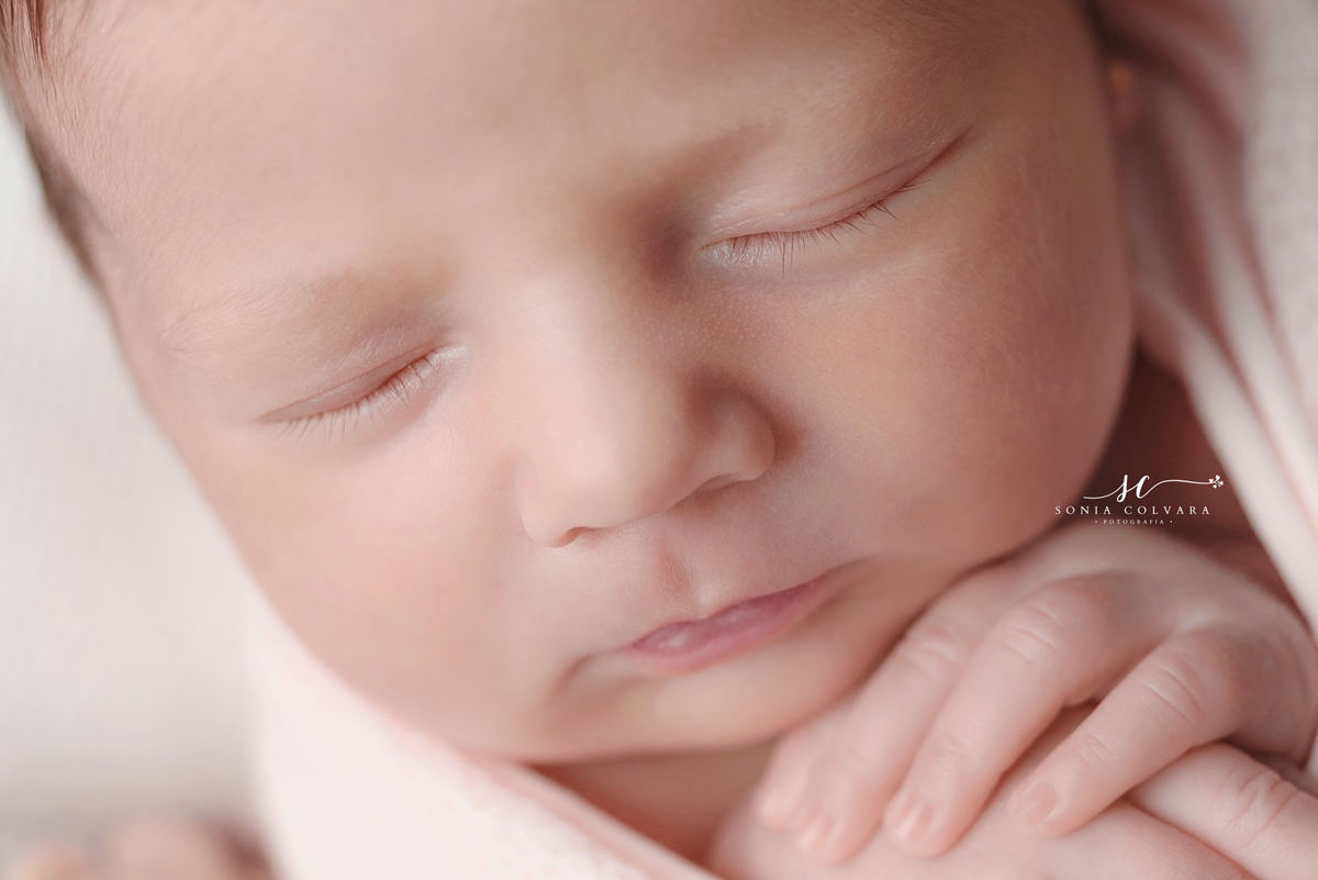 Estudio-newborn-zona-sul-de-sp-fotografia-newborn-em-são-paulo-foto-book-de-ensaio-newborn-de-menina-newborn-de-menina-sp-ensaio-newborn-de-menina-em-sp-newborn-recém-nascido-em-domicilio-sp-soniacolvara-foto-newborn-fotografia-newborn-bêbe-zona-sul-sp