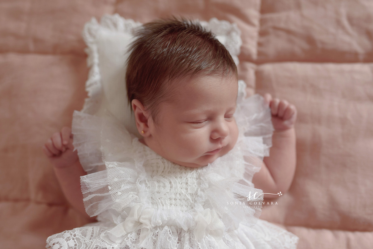 Estudio-newborn-zona-sul-de-sp-fotografia-newborn-em-são-paulo-foto-book-de-ensaio-newborn-de-menina-newborn-de-menina-sp-ensaio-newborn-de-menina-em-sp-newborn-recém-nascido-em-domicilio-sp-soniacolvara-foto-newborn-fotografia-newborn-bêbe-zona-sul-sp
