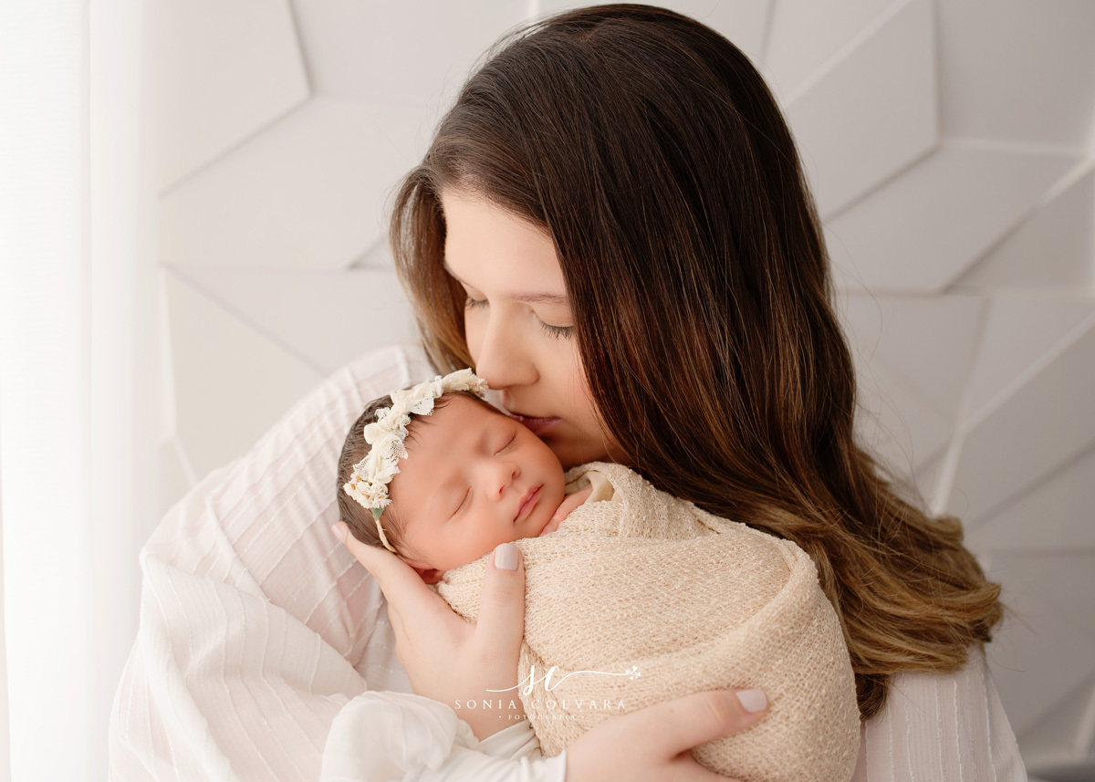 Estudio-newborn-zona-sul-de-sp-fotografia-newborn-em-são-paulo-foto-book-de-ensaio-newborn-de-menina-newborn-de-menina-sp-ensaio-newborn-de-menina-em-sp-newborn-recém-nascido-em-domicilio-sp-soniacolvara-foto-newborn-fotografia-newborn-bêbe-zona-sul-sp
