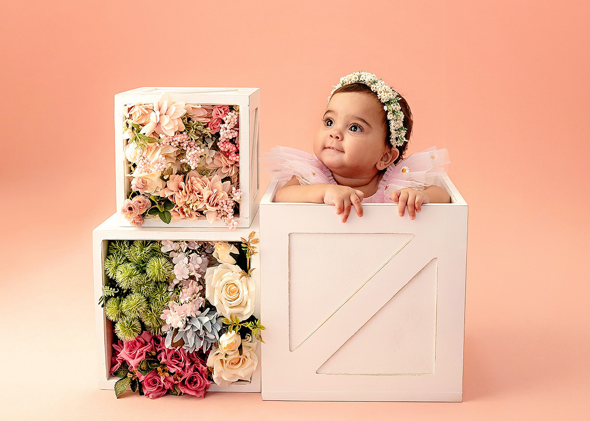 ensaio-foto-infantil-no-estudio-de-menina-vestido-margarida-flores-sonia-colvara-