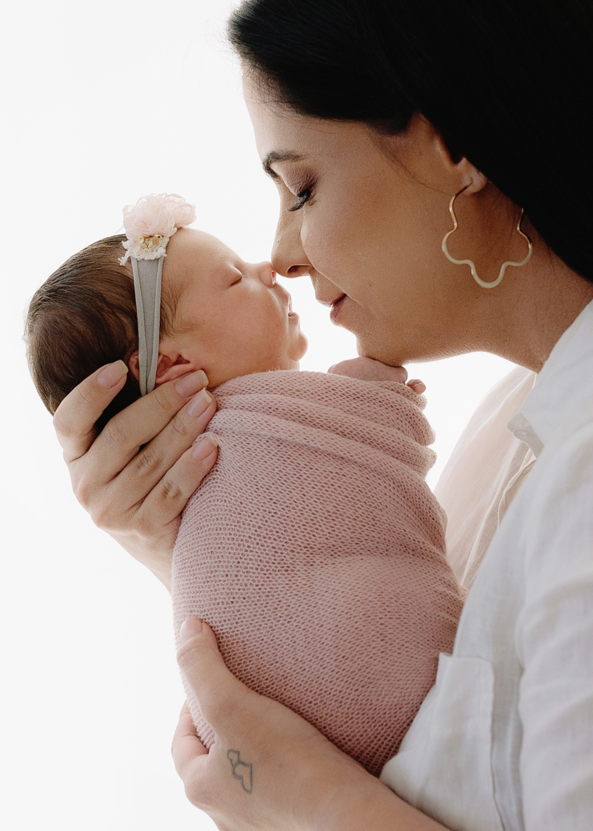 ensaio-newborn-menina-foto-newborn-estudio-recem-nascido-newborn-em-sp-sonia-colvara-newborn-com-a mãe