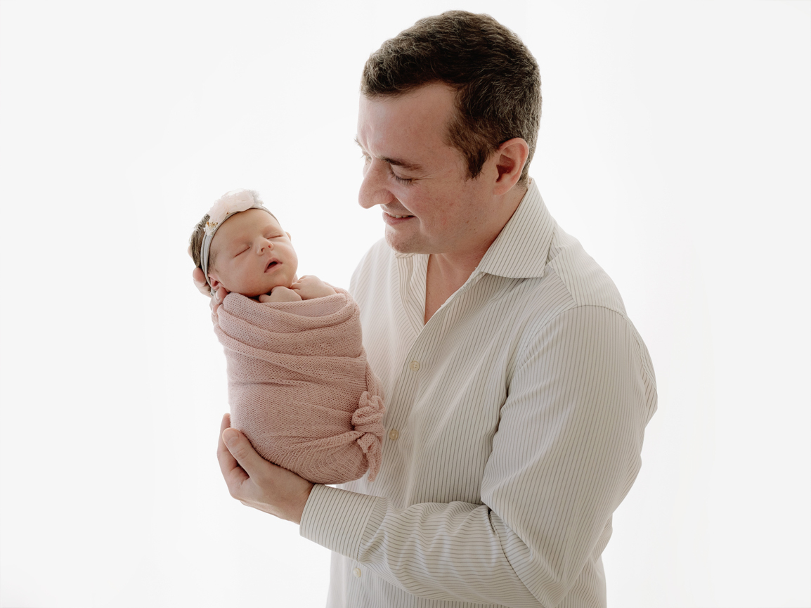 ensaio-newborn-menina-foto-newborn-estudio-recem-nascido-newborn-em-sp-sonia-colvara-newborn-com-o-pai