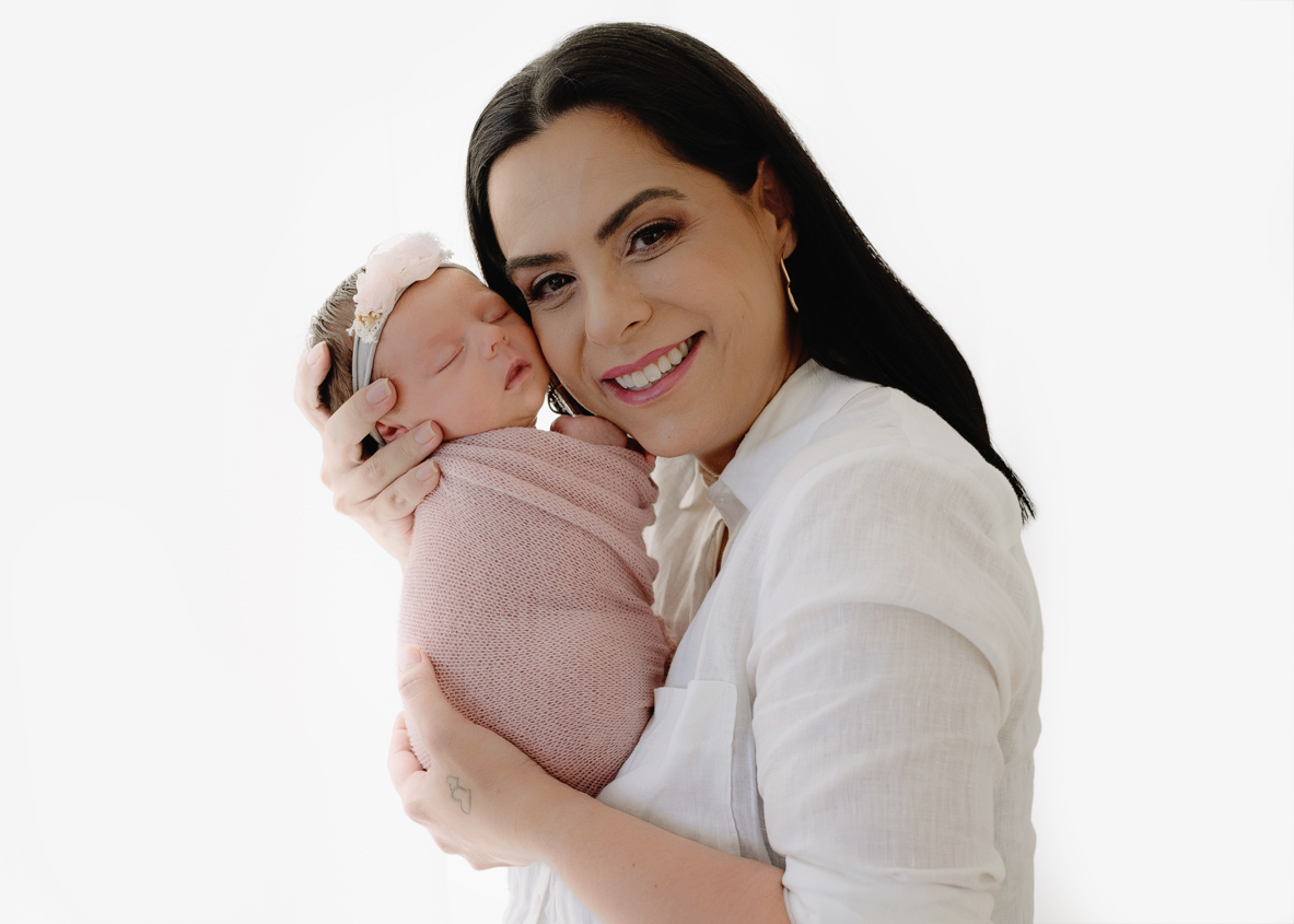 ensaio-newborn-menina-foto-newborn-estudio-recem-nascido-newborn-em-sp-sonia-colvara-newborn-com-a mãe