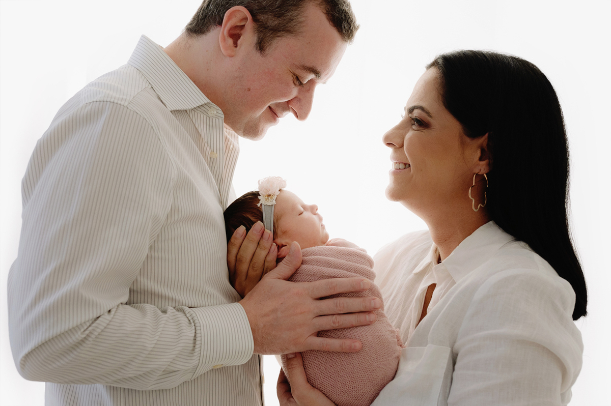 ensaio-newborn-menina-foto-newborn-estudio-recem-nascido-newborn-em-sp-sonia-colvara-newborn-com-os-pais