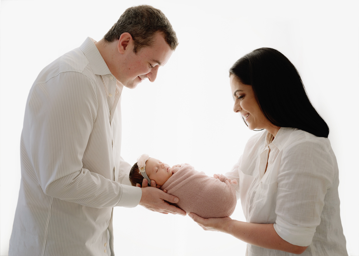ensaio-newborn-menina-foto-newborn-estudio-recem-nascido-newborn-em-sp-sonia-colvara-newborn-com-os-pais