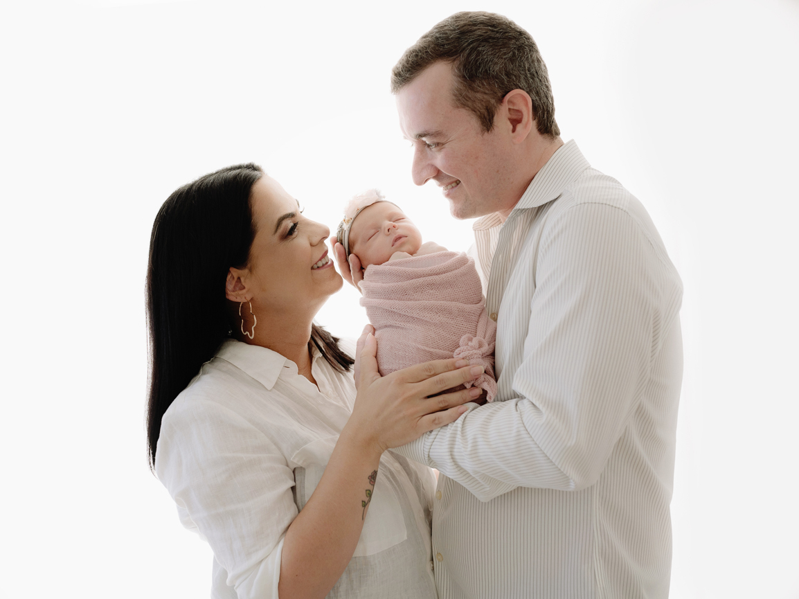 newborn-em-sp-sonia-colvara-newborn-menina-com-os-pais