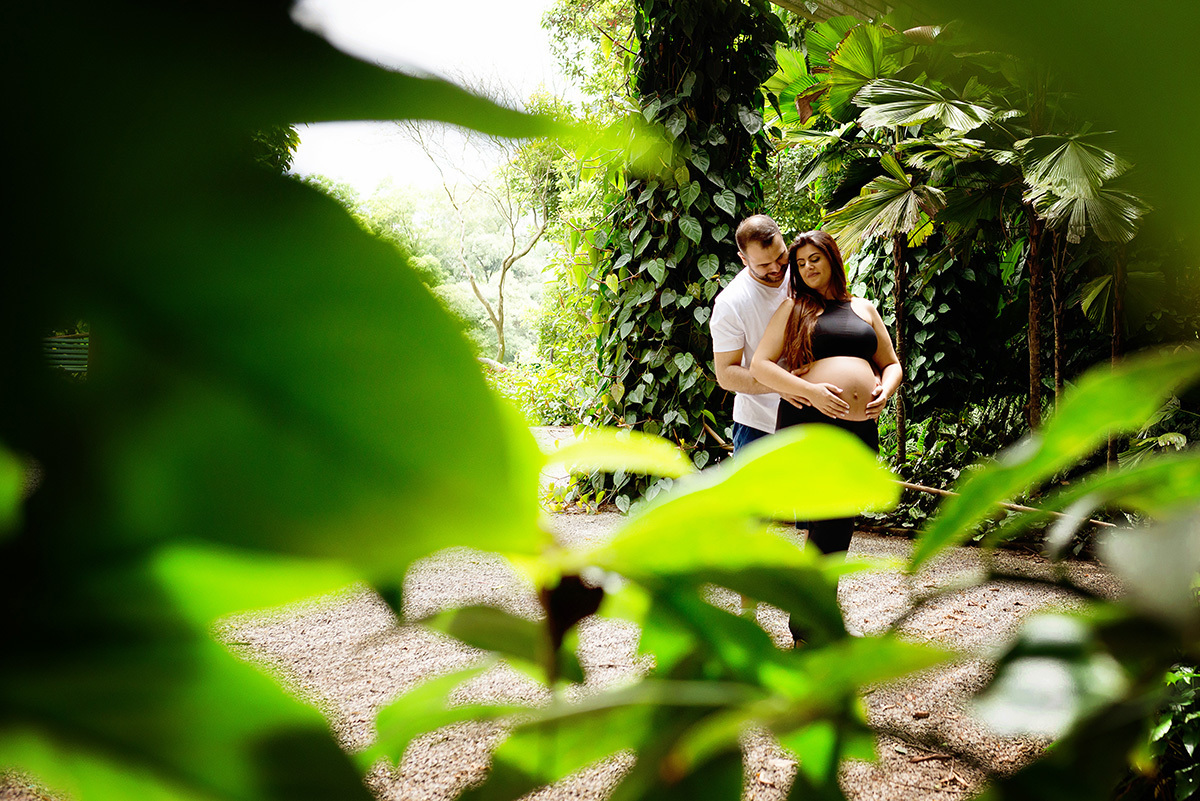 foto-ensaio-de-gestante-em-sp-casal-no-parque-externo-ar-livre