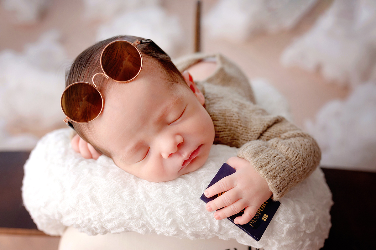 ensaio-newborn-avião-óculos-menino-foto-domicilio-recém-nascido-Sonia-Colvara-São Paulo-